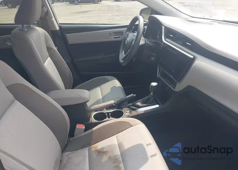 2018 Toyota Corolla Le z USA, uszkodzony, nr VIN 2T1BURHE5JC105822